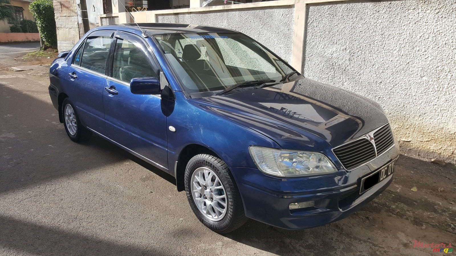 2001' Mitsubishi Lancer photo #1