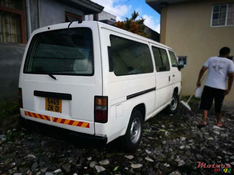 2001' Nissan Urvan Caravan photo #3