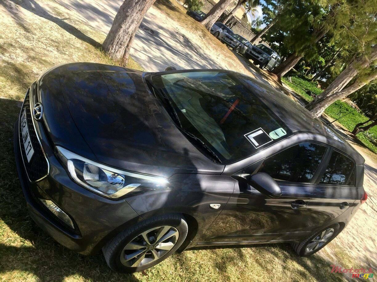 2017' Hyundai i20 photo #2