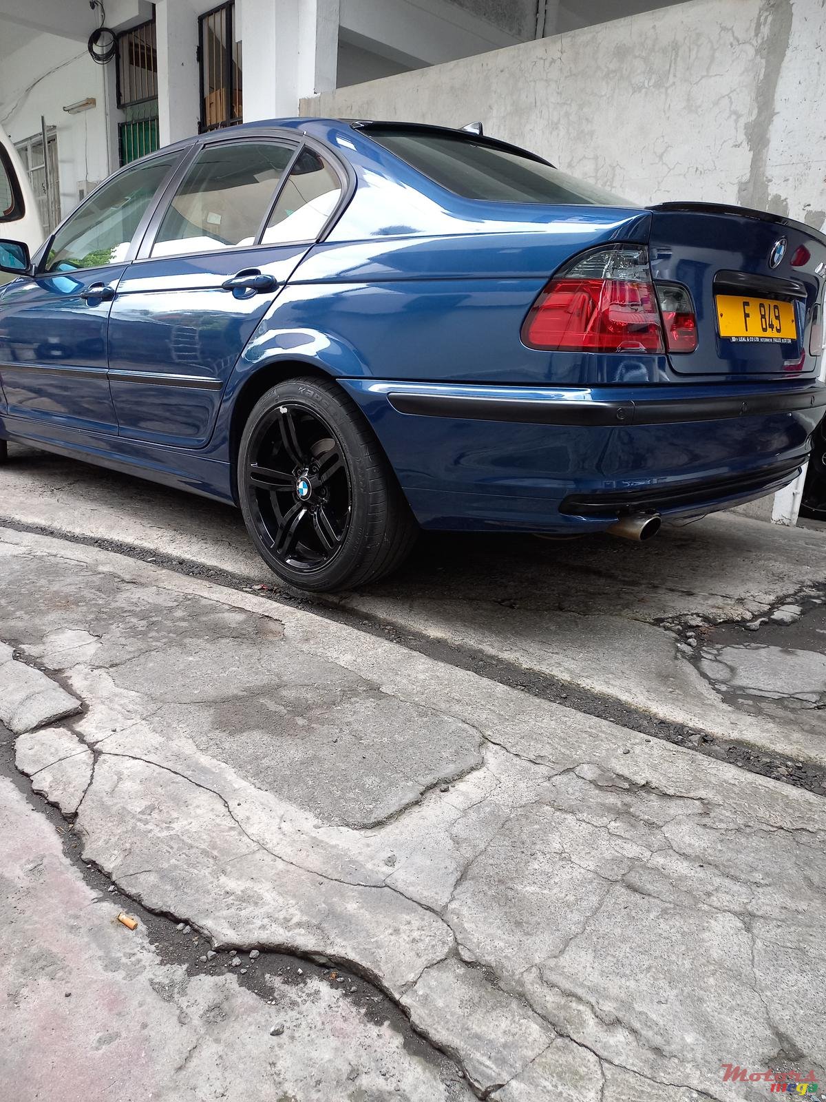 2001' BMW 318 photo #6