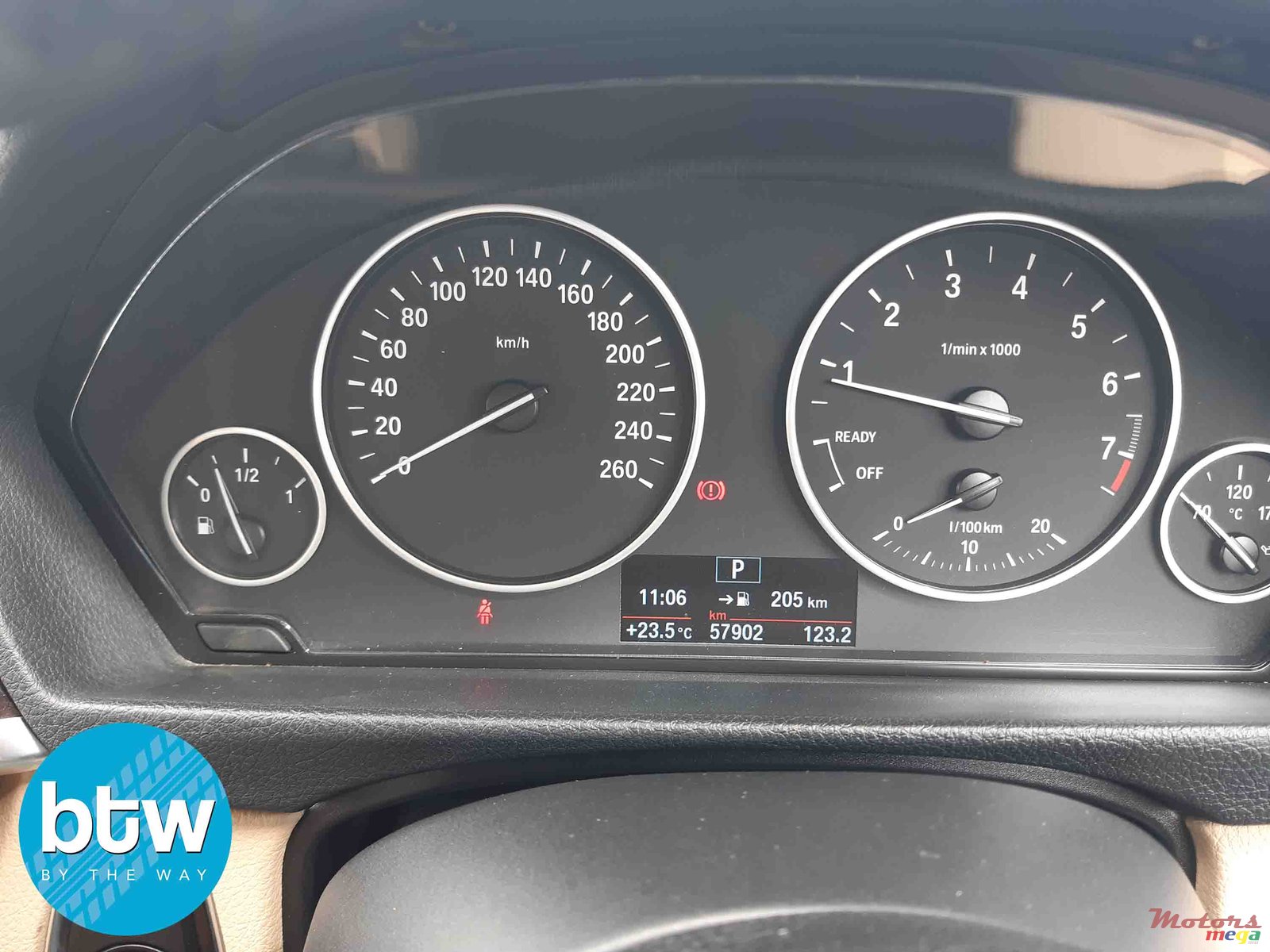 2013' BMW 3 Series 316i photo #7