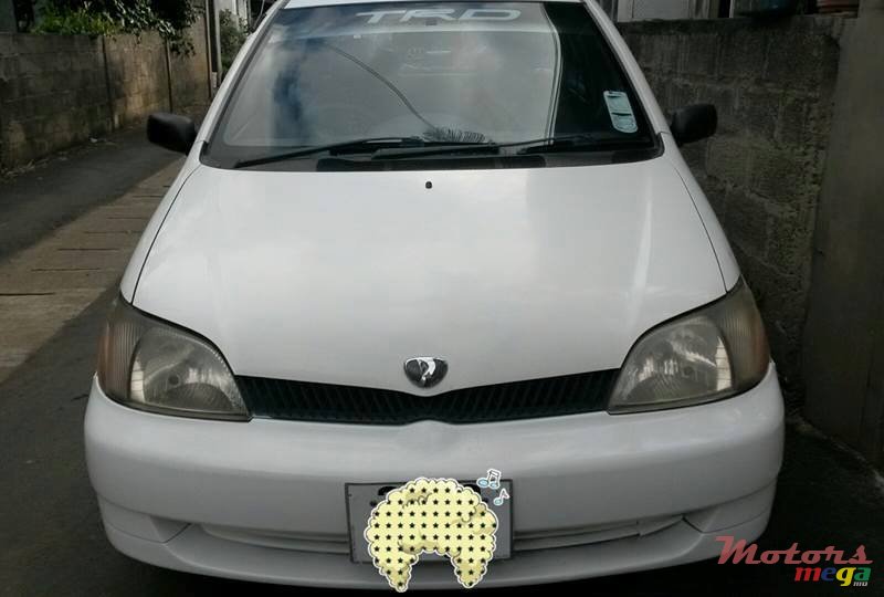 2002' Toyota Platz  photo #2