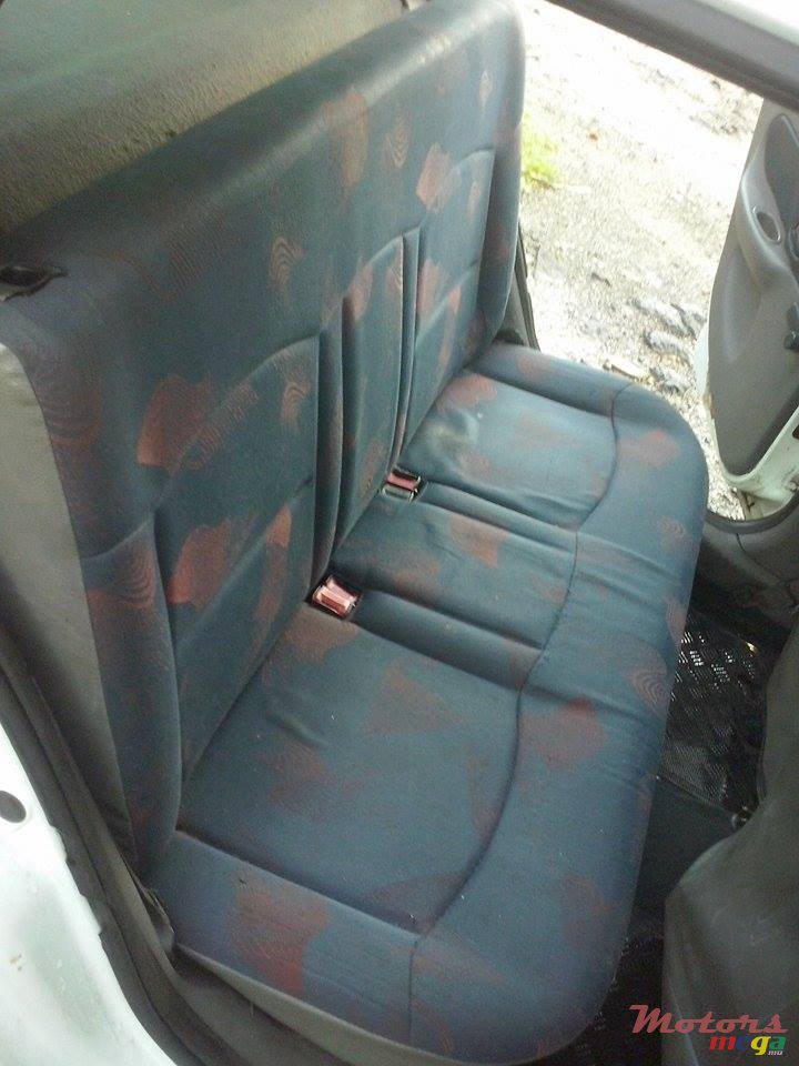 1999' Renault Clio dorigine photo #2