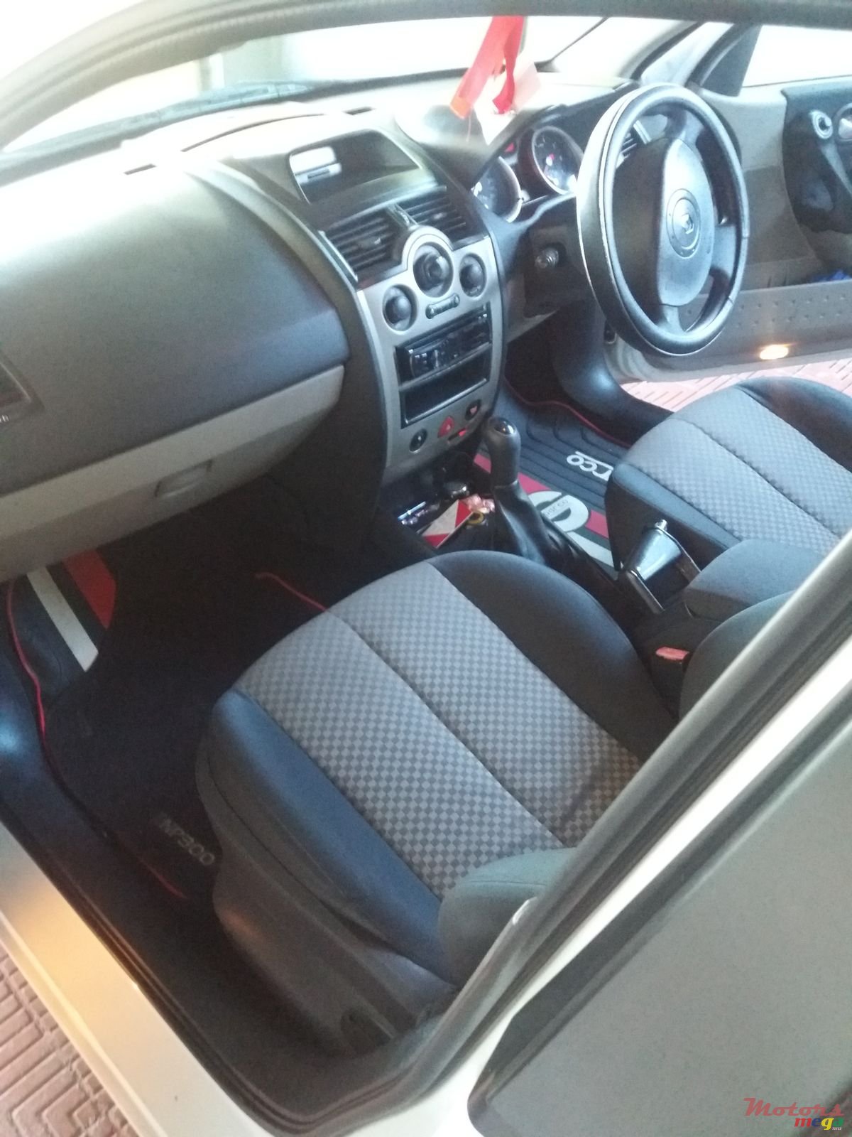 2006' Renault Megane photo #4