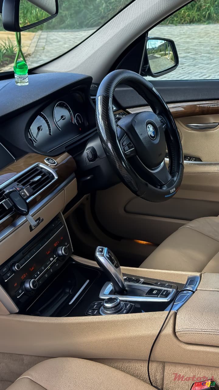 2012' BMW 530 GT photo #6