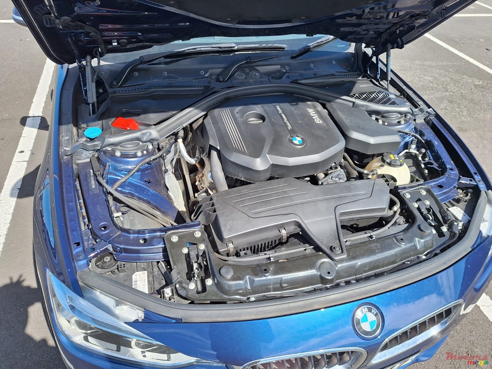 2017' BMW 318 photo #3