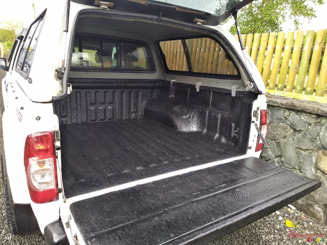 2010' Isuzu KB Series photo #7