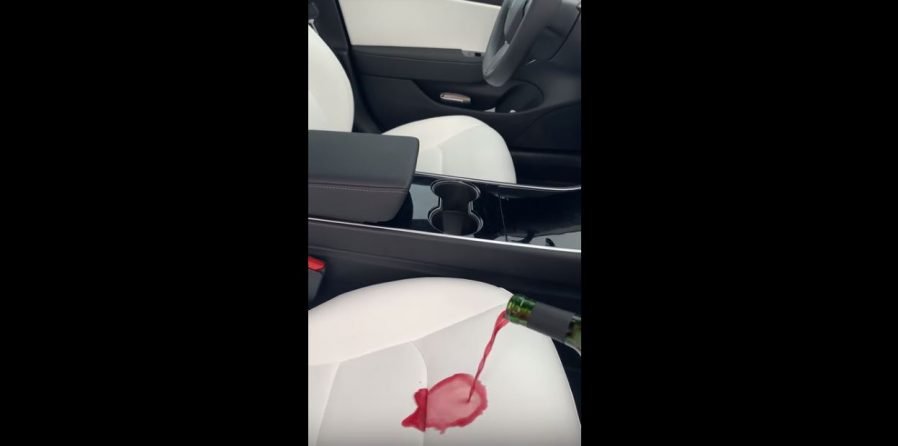 Baptême au vin rouge pour la Tesla Model 3