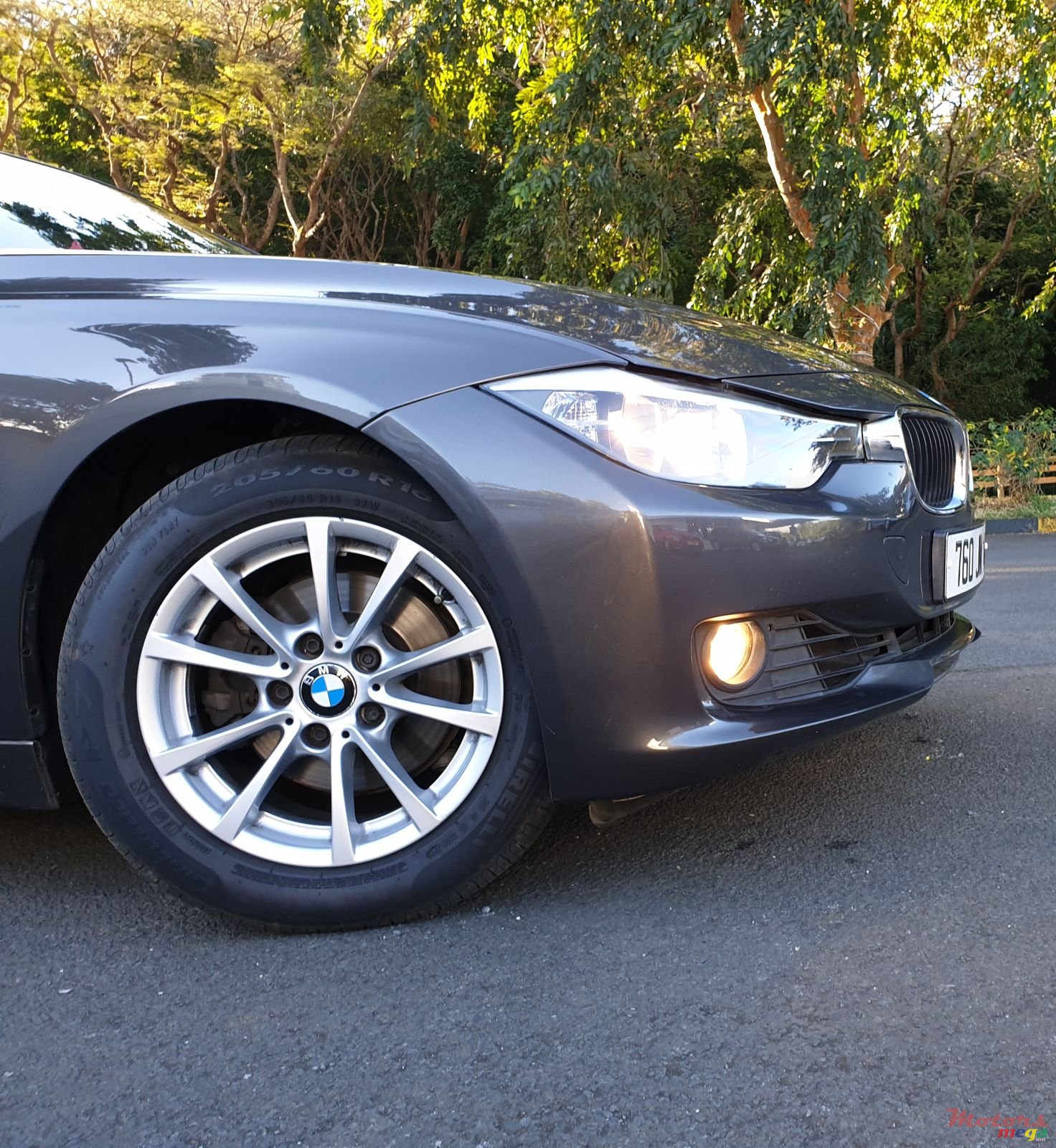 2014' BMW 3 Series Sedan photo #2