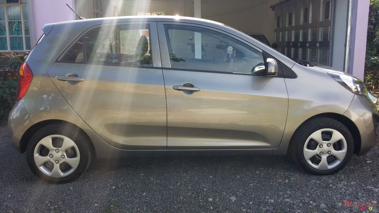 2012' Kia Picanto photo #2