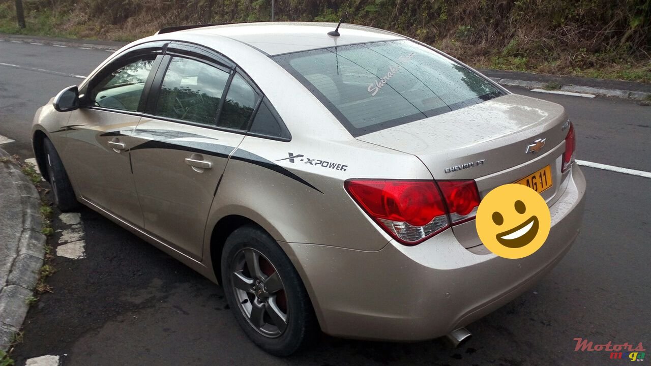 2011' Chevrolet Cruze photo #2