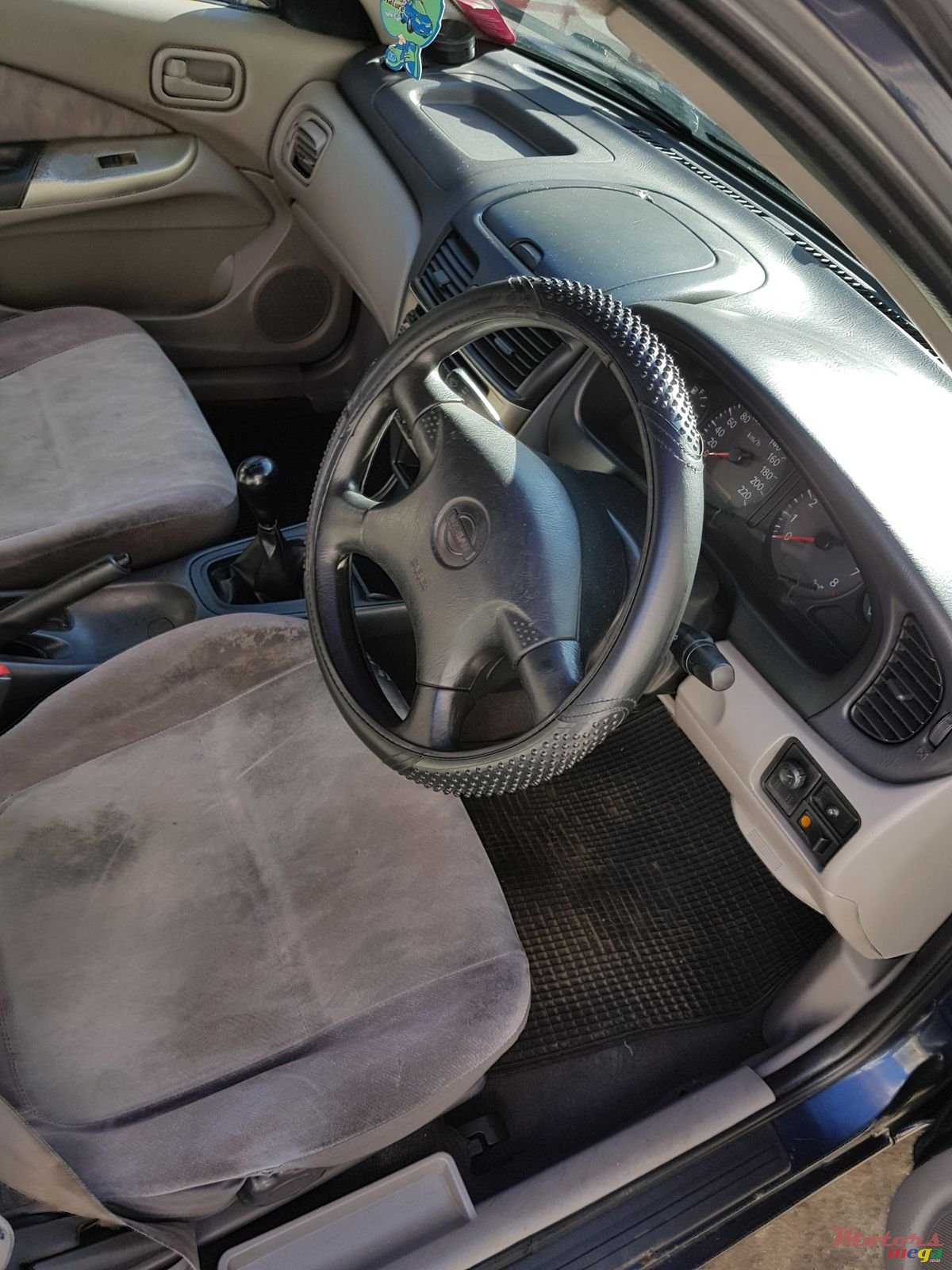 2002' Nissan N16 Full Option photo #4