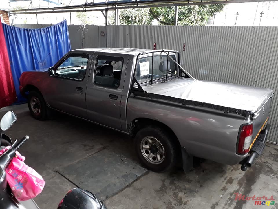 2003' Nissan Navara photo #4