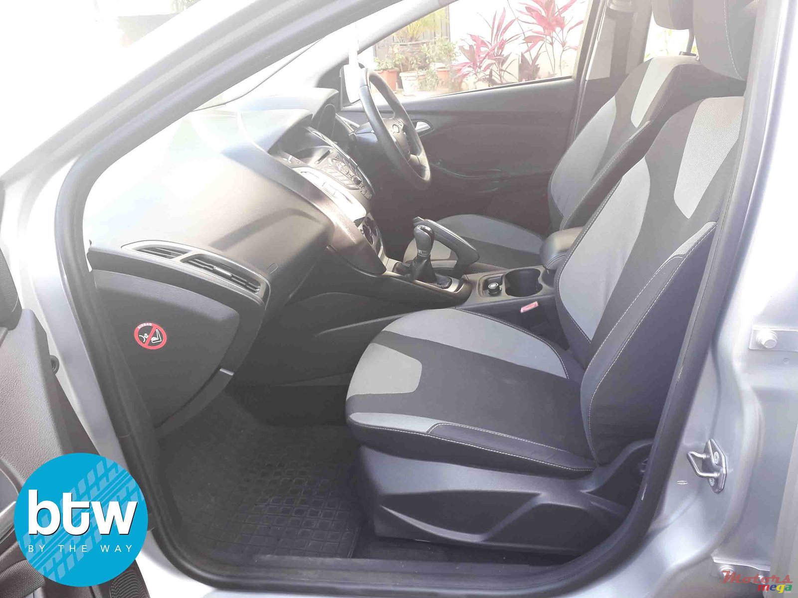 2012' Ford Focus photo #4