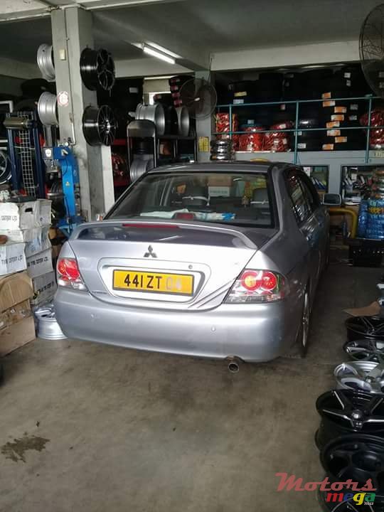 2004' Mitsubishi Lancer X photo #3
