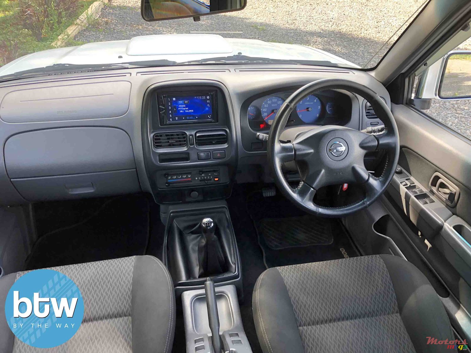 2019' Nissan NP300 photo #6