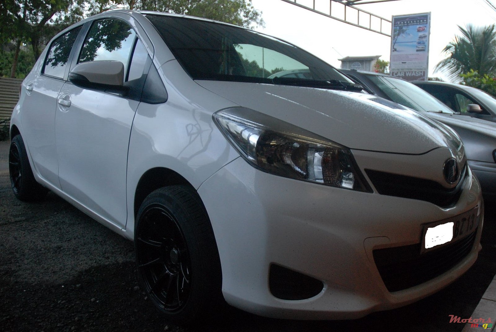 2013' Toyota Vitz 1.3 photo #1