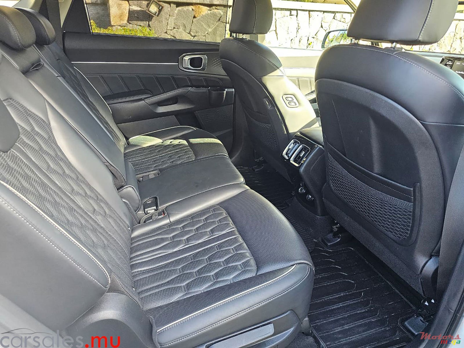 2022' Kia Sorento 1.6 PHEV AWD 7 Seater photo #5