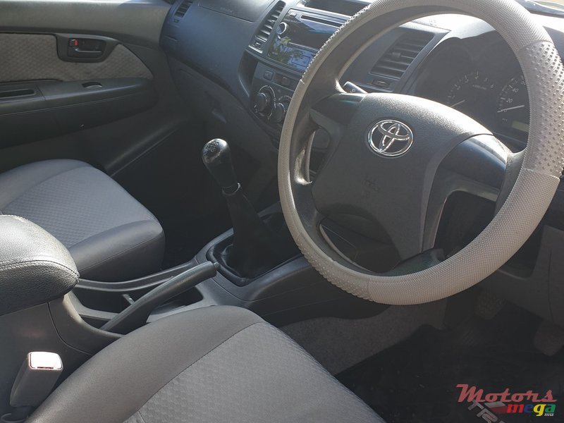 2014' Toyota Hilux photo #5