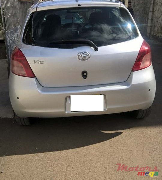 2007' Toyota Vitz photo #4