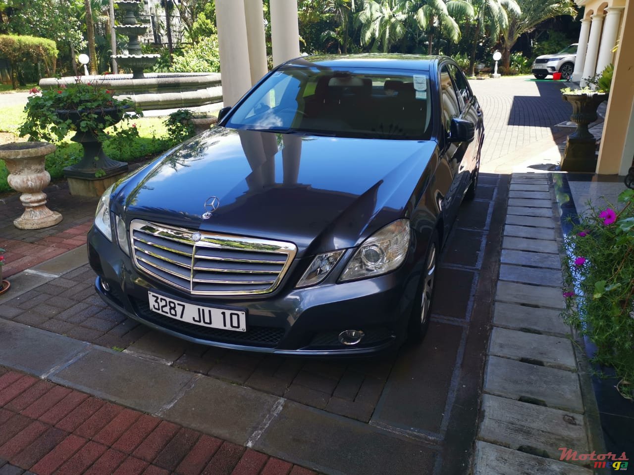 2010' Mercedes-Benz E-Class E250 photo #1