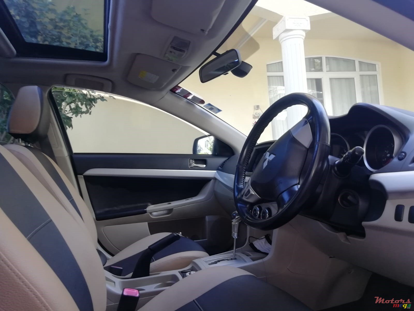 2011' Mitsubishi Lancer X photo #3