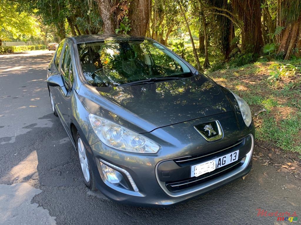 2013' Peugeot 308 photo #2