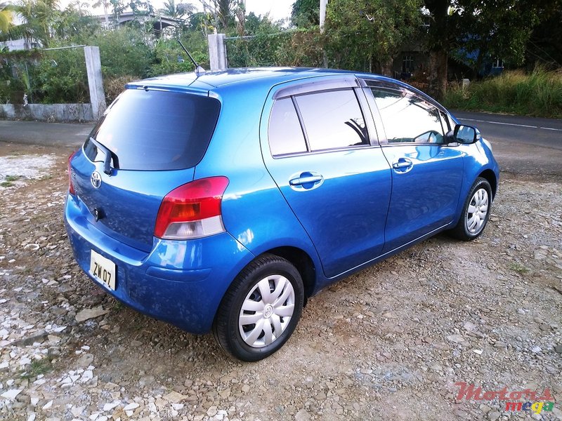 2007' Toyota Vitz photo #4