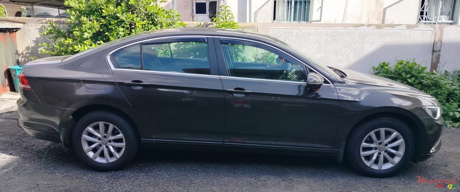 2017' Volkswagen Passat photo #2