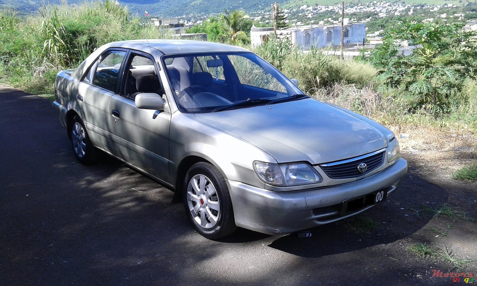 2000' Toyota photo #2