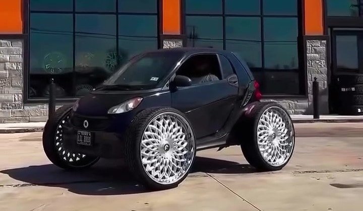 Texas Smart ForTwo on 30-Inch Wheels Can Only Drive Straight