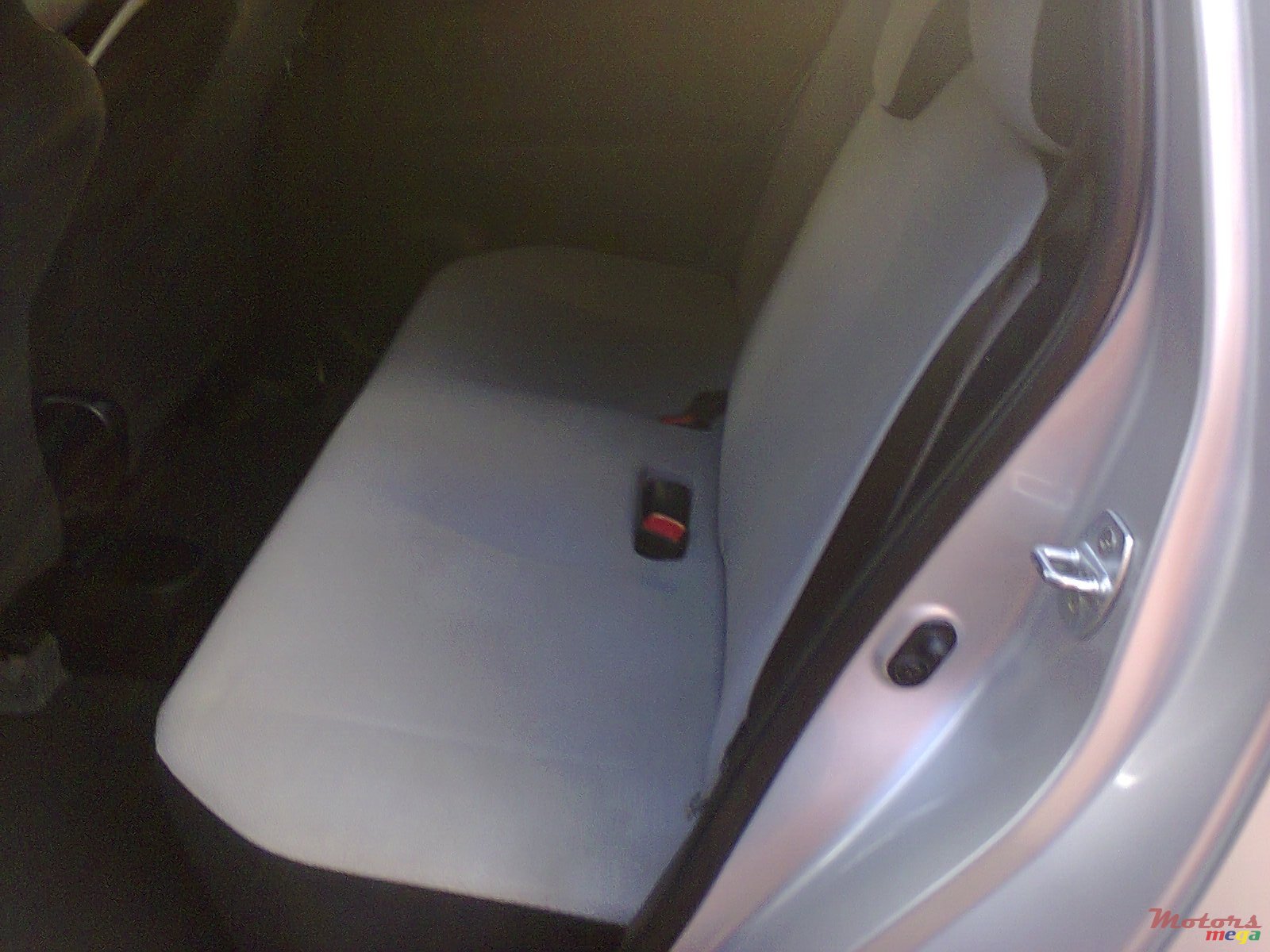 2013' Toyota Vitz photo #6