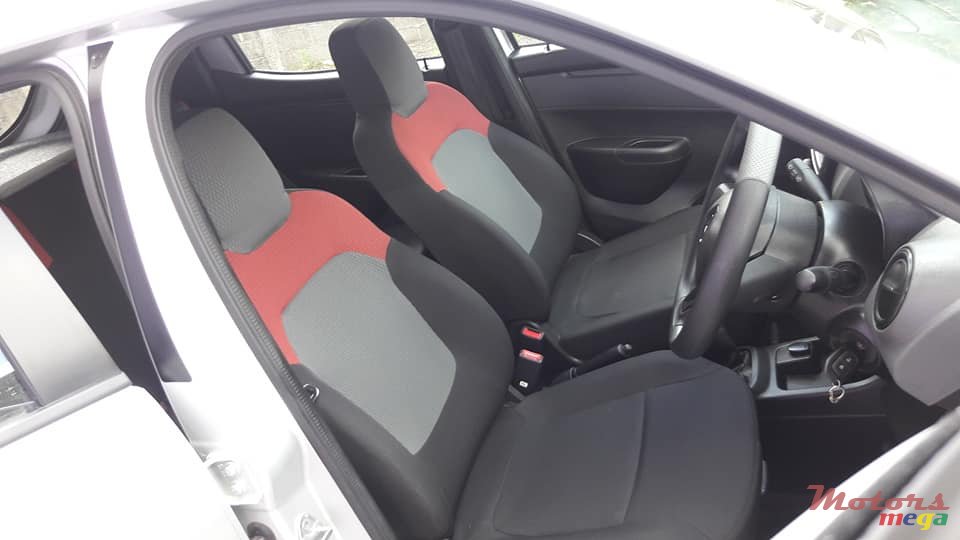 2017' Renault Clio kwid photo #5