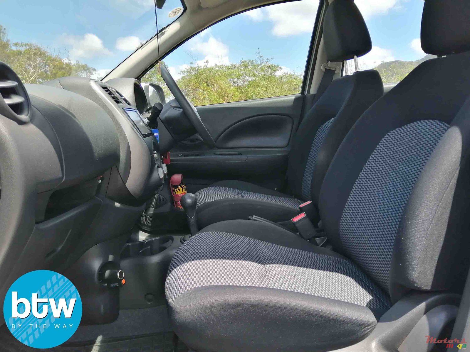 2015' Nissan March photo #5