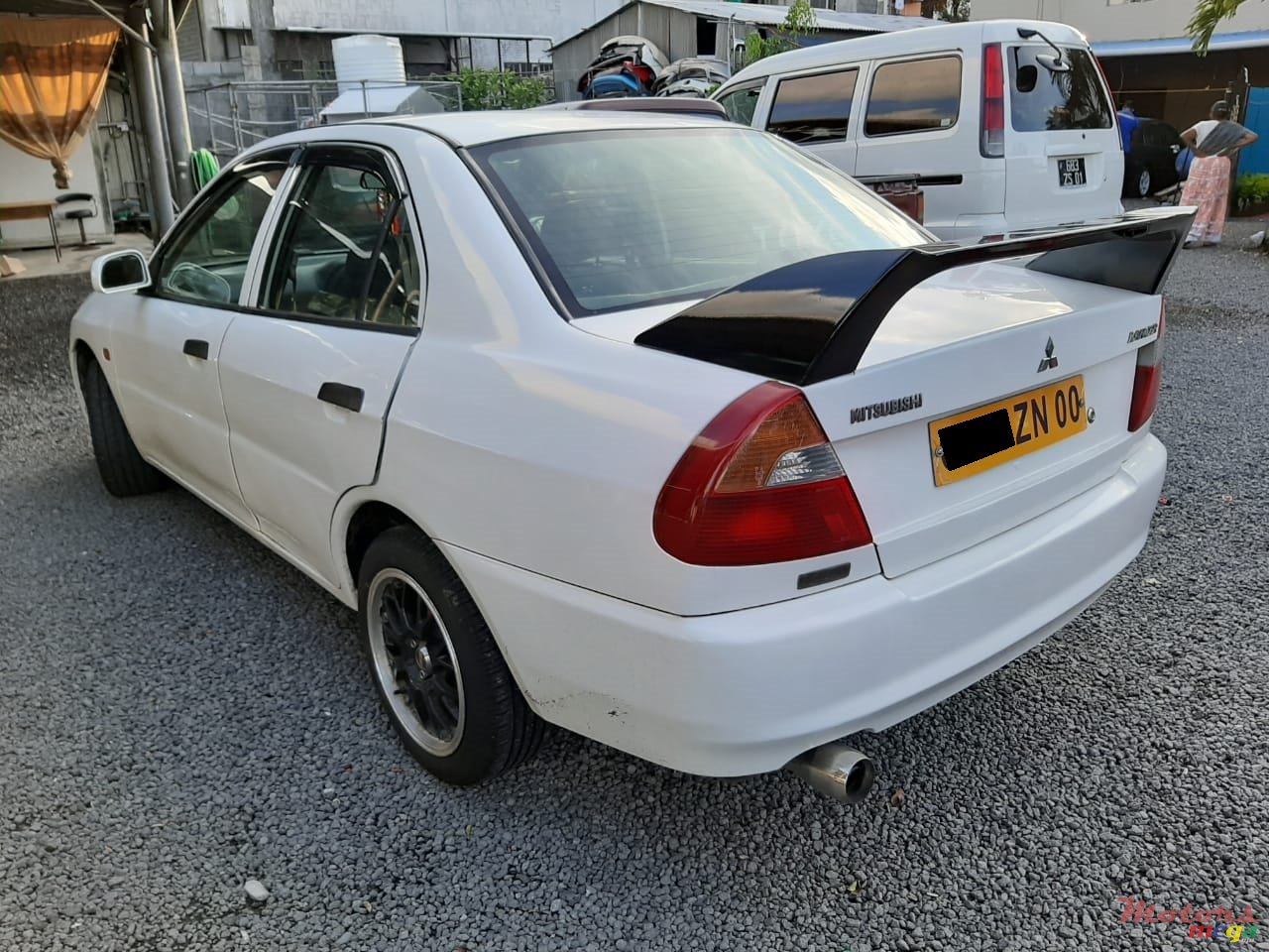 2000' Mitsubishi Lancer photo #1