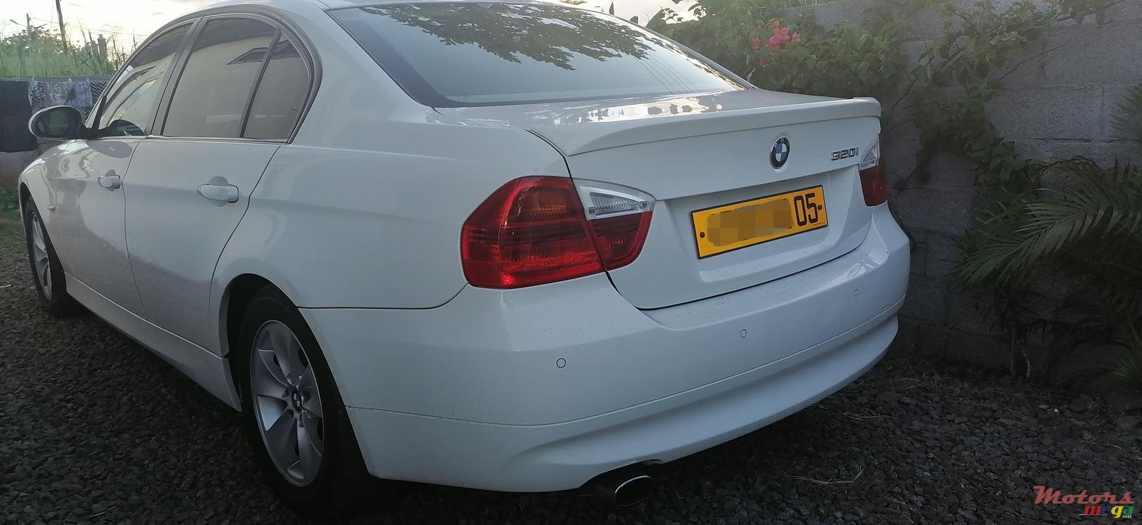 2005' BMW 3 Series photo #2