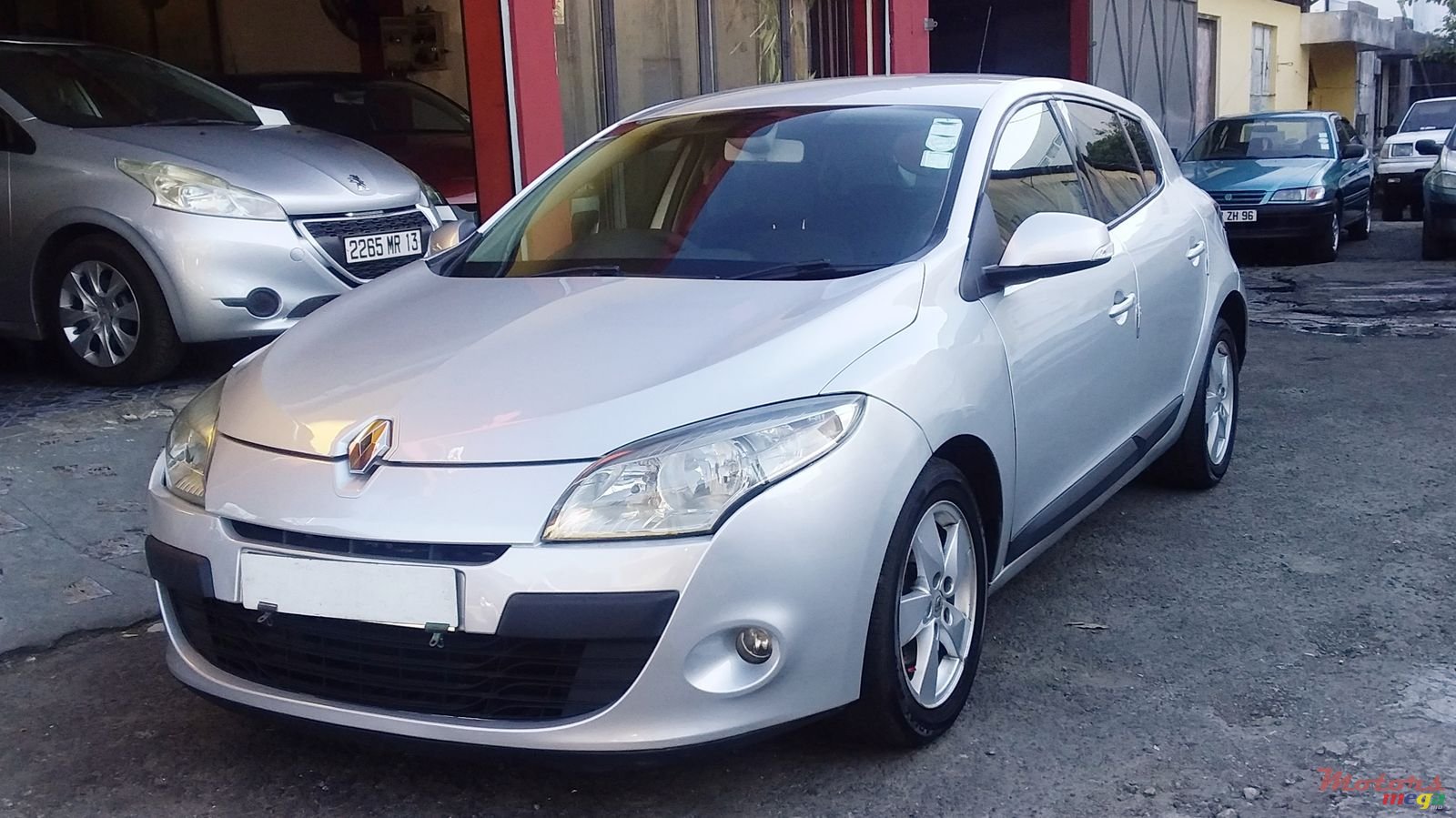 2010' Renault Megane photo #1