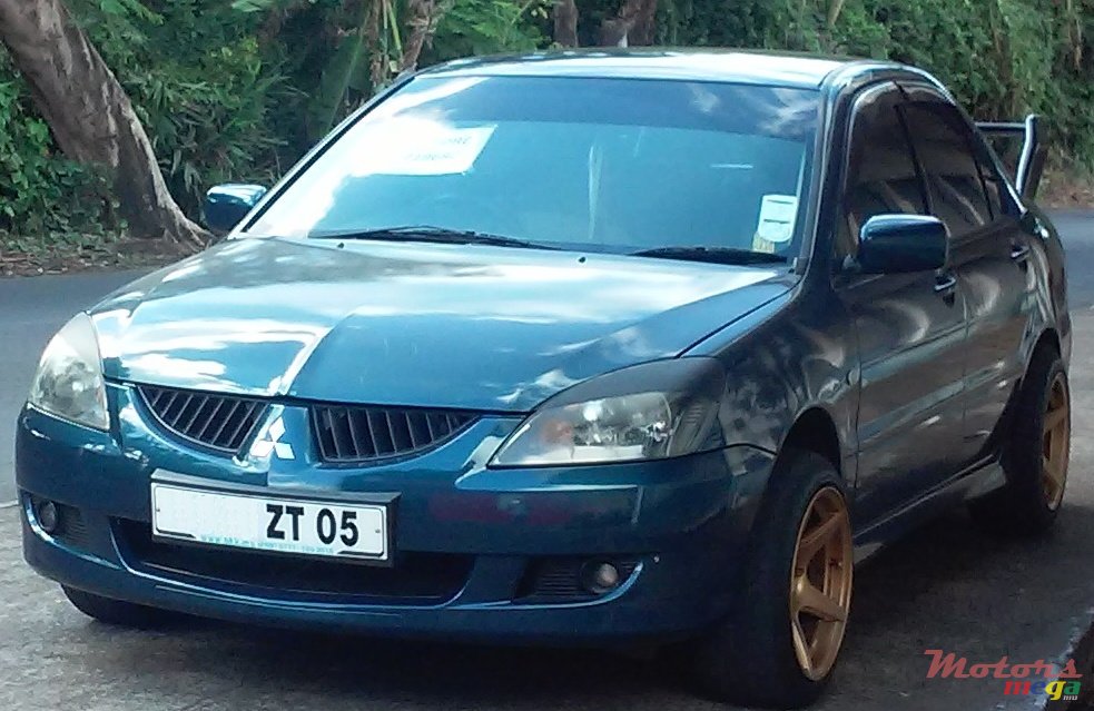 2005' Mitsubishi Lancer Yes photo #1