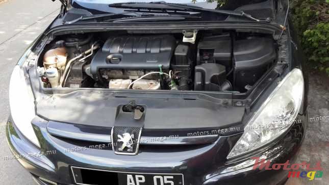 2005' Peugeot 16 v, twin cam shaft photo #2