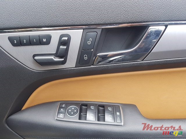 2013' Mercedes-Benz E-Class photo #2