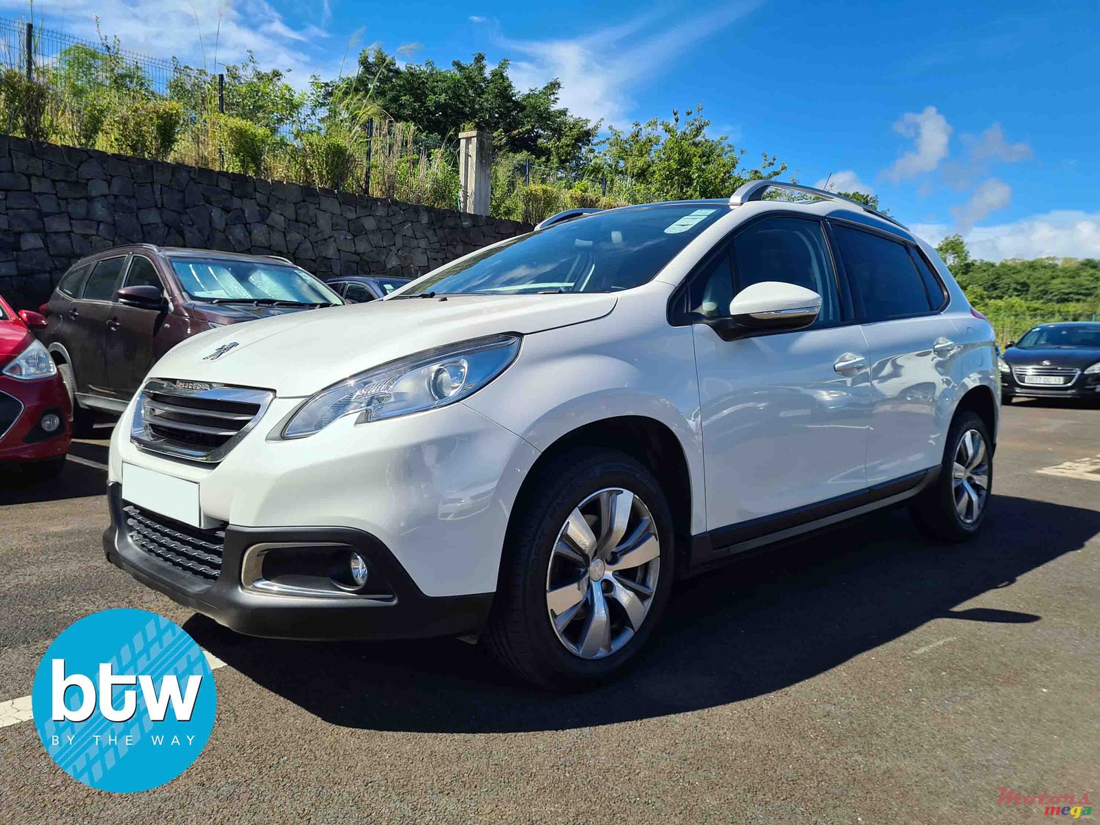 2014' Peugeot 2008 photo #2