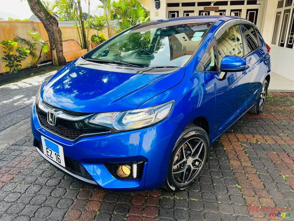 2016' Honda Fit hatch back photo #7
