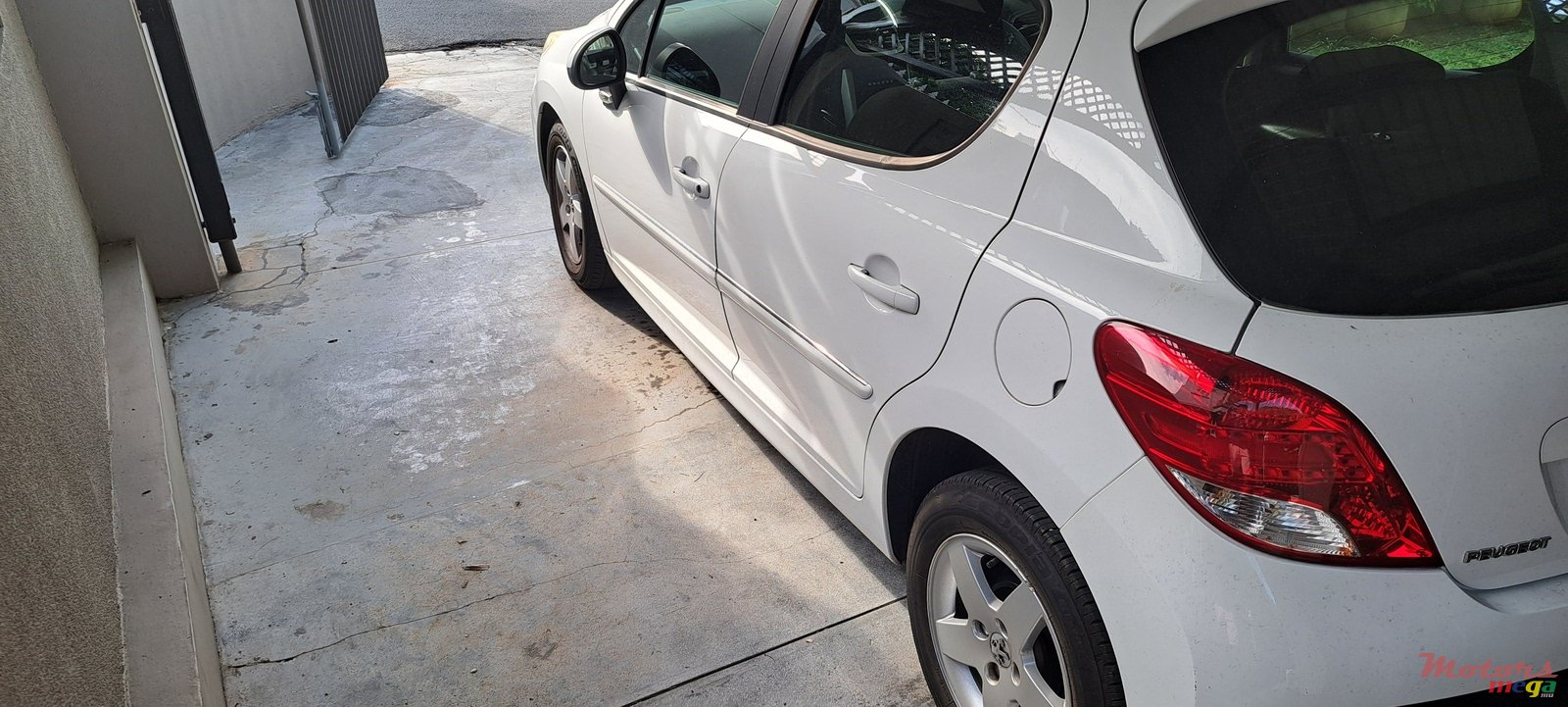 2012' Peugeot 207 Limited edition photo #7