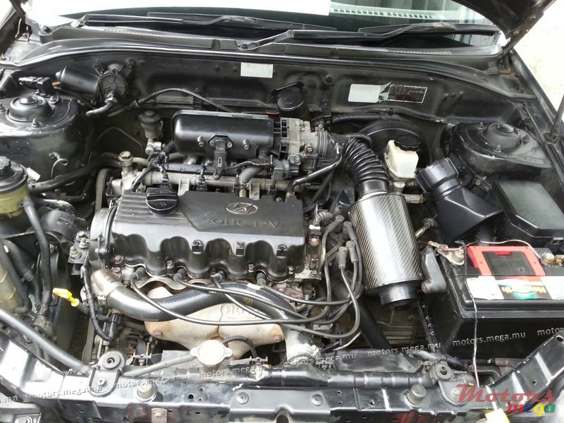 2002' Hyundai Accent photo #2