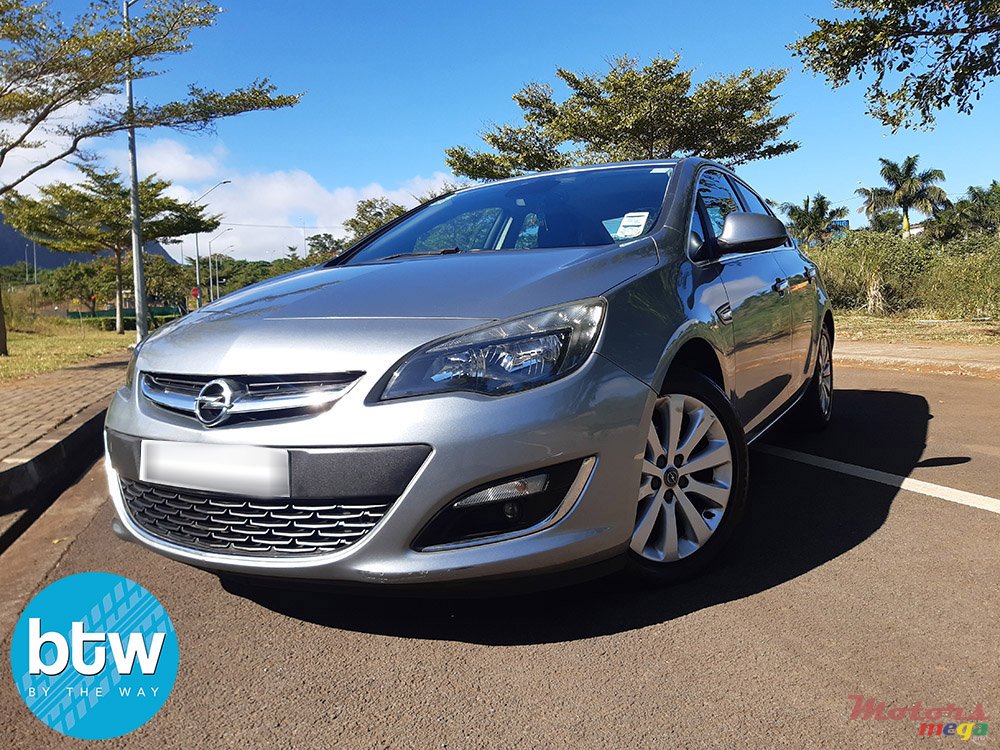 2016' Opel Astra photo #2