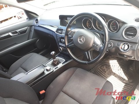 2012' Mercedes-Benz C180 Kompressor photo #7