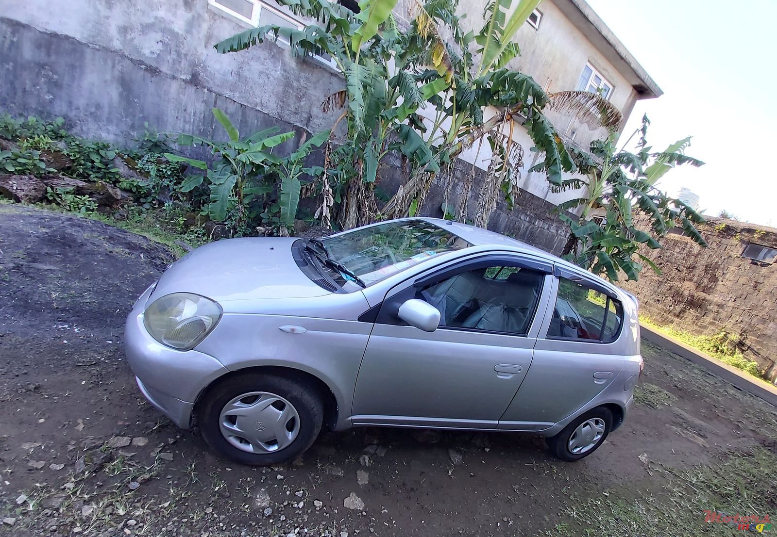 2000' Toyota Vitz photo #4