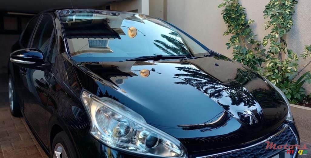 2013' Peugeot 208 photo #2