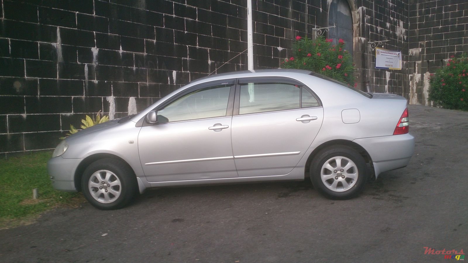 2003' Toyota Corolla GLI luxel photo #1