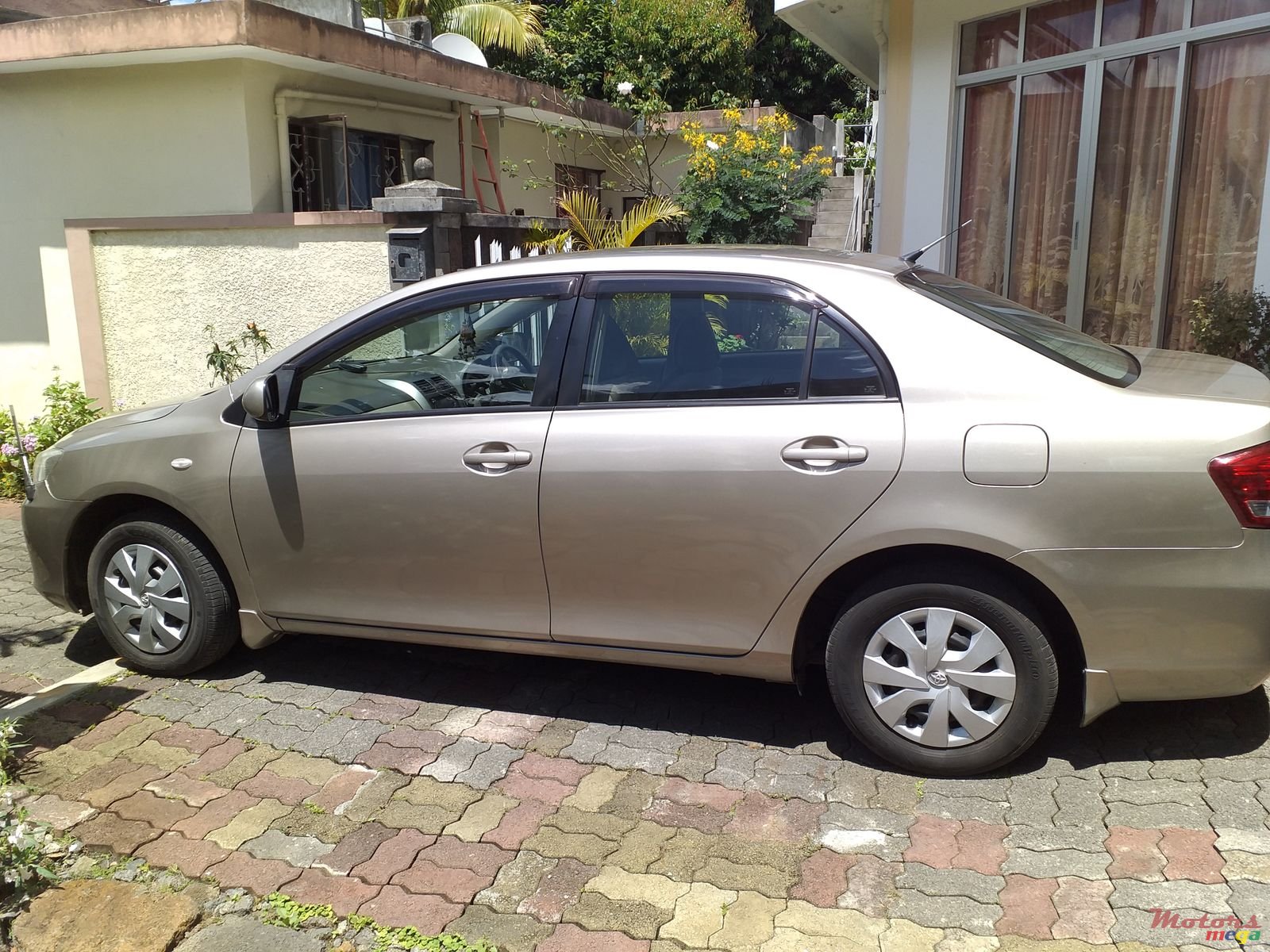 2009' Toyota Corolla photo #3